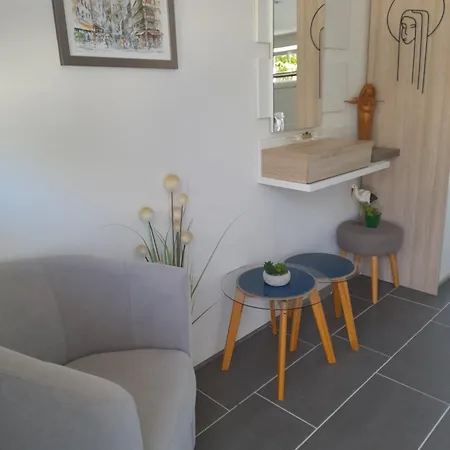 Petit Havre De Paix Alsacien Avec Piscine Merzmuhler